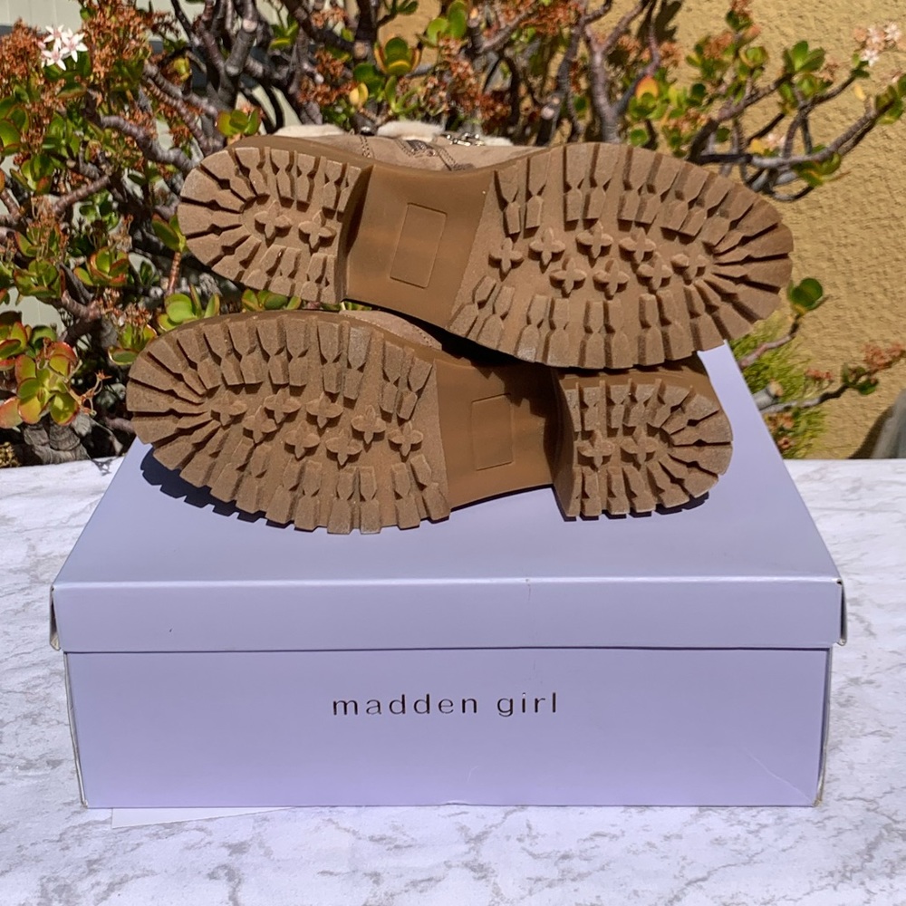 NIB Madden Girl HIDDE faux fur lug sole booties - Picture 4 of 5